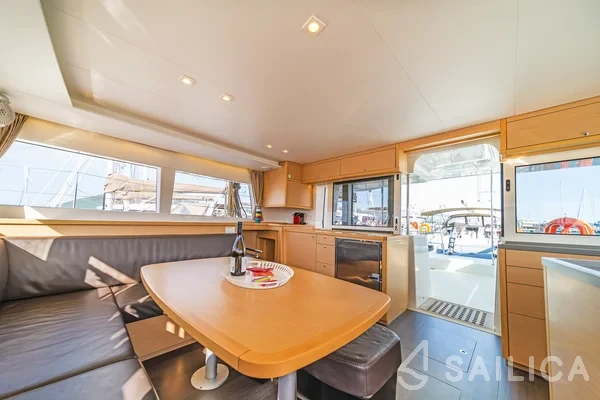 Lagoon 450  Flybridge - Yacht Charter Sailica