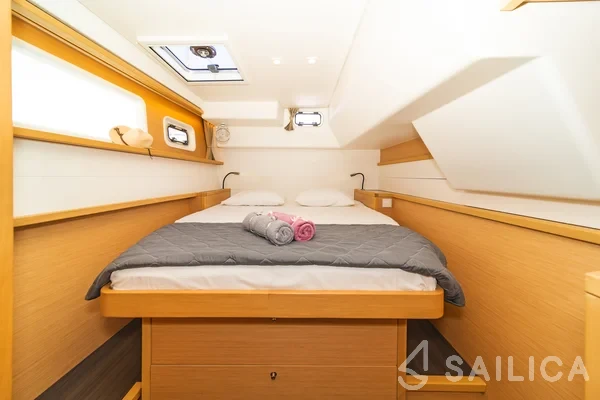 Lagoon 450  Flybridge - Yacht Charter Sailica