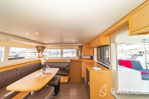 Lagoon 450  Flybridge - Yacht Charter Sailica