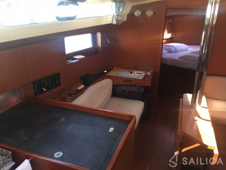 Oceanis 41.1 - Yacht Charter Sailica