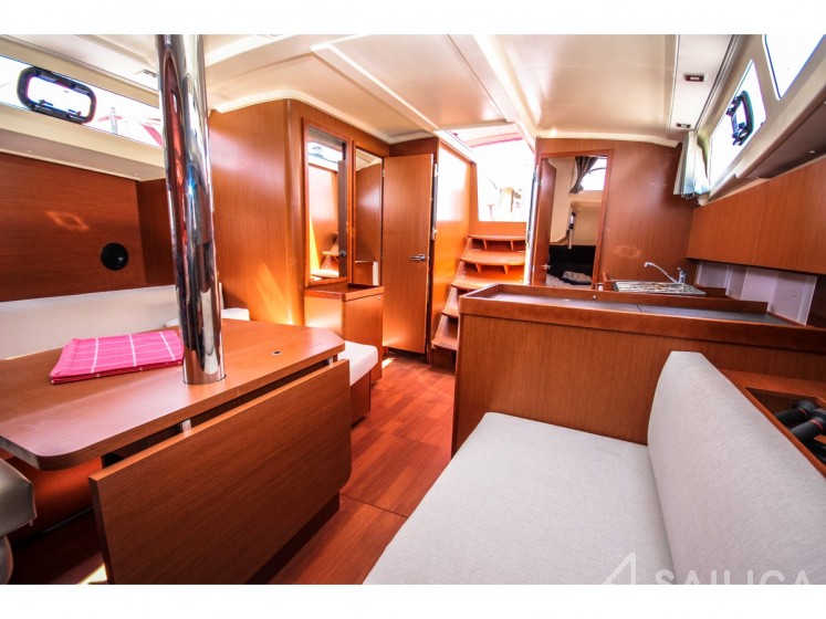 Oceanis 41.1 - Yacht Charter Sailica