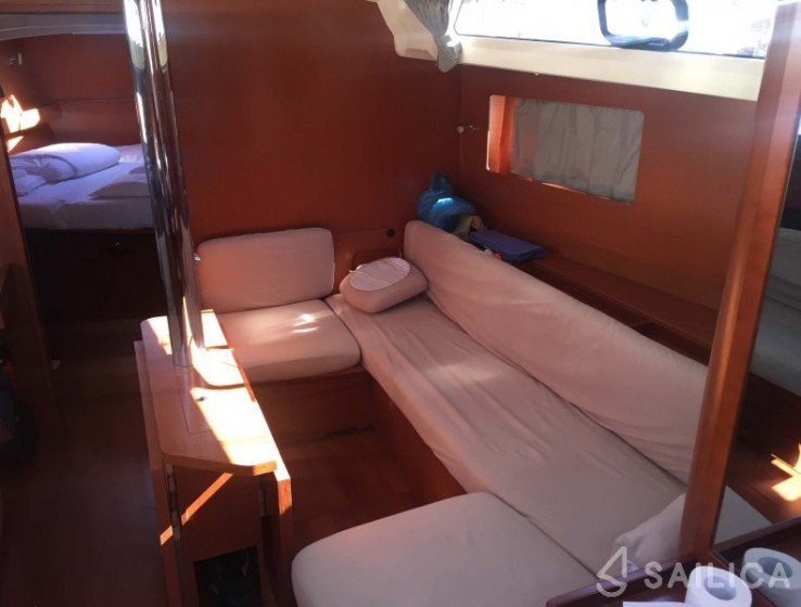 Oceanis 41.1 - Yacht Charter Sailica