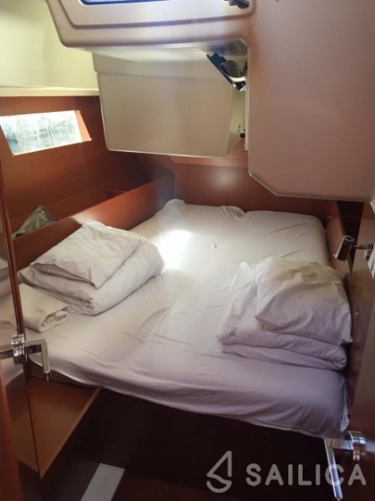 Oceanis 41.1 - Yacht Charter Sailica