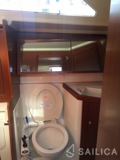 Oceanis 41.1 - Yacht Charter Sailica