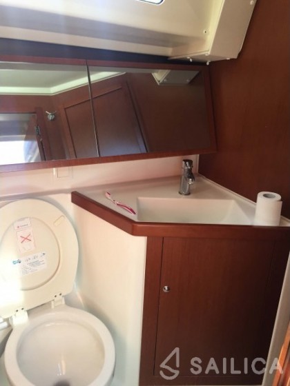 Oceanis 41.1 - Yacht Charter Sailica