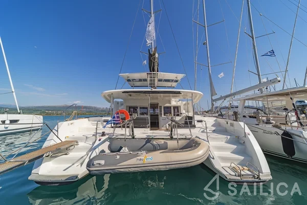 Lagoon 450  Flybridge - Yacht Charter Sailica
