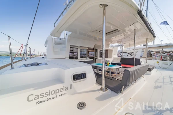 Lagoon 450  Flybridge - Yacht Charter Sailica
