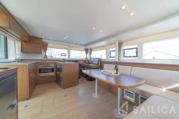 Lagoon 450  Flybridge - Yacht Charter Sailica
