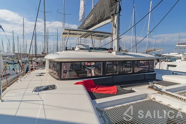 Lagoon 450  Flybridge - Yacht Charter Sailica