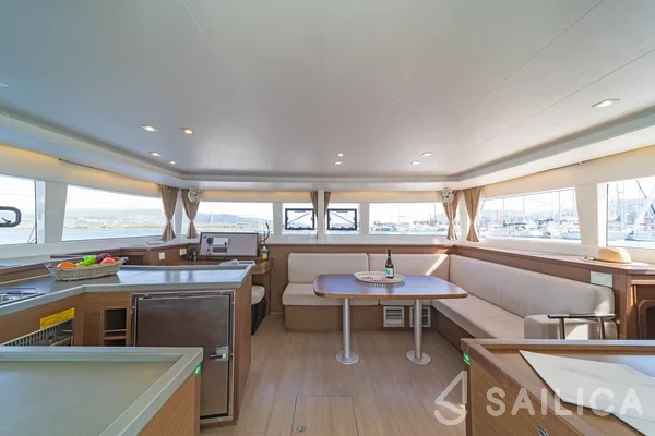 Lagoon 450  Flybridge - Yacht Charter Sailica