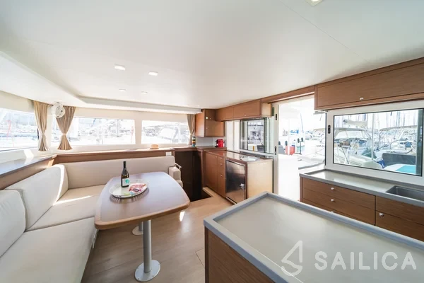 Lagoon 450  Flybridge - Yacht Charter Sailica