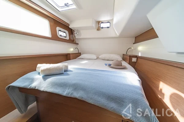 Lagoon 450  Flybridge - Yacht Charter Sailica