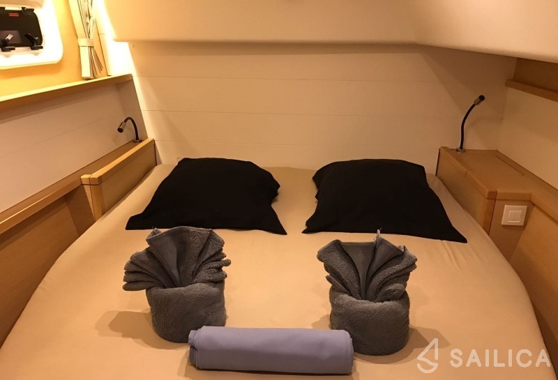 Lagoon 450 S - 4 + 2 cab. - Yacht Charter Sailica