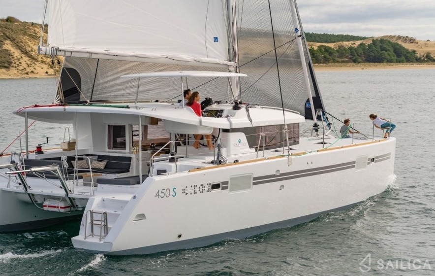 Lagoon 450 S - 4 + 2 cab. - Yacht Charter Sailica