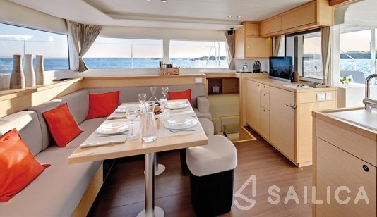 Lagoon 450 S - 4 + 2 cab. - Yacht Charter Sailica