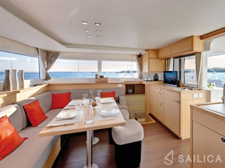 Lagoon 450 S - 4 + 2 cab. - Yacht Charter Sailica