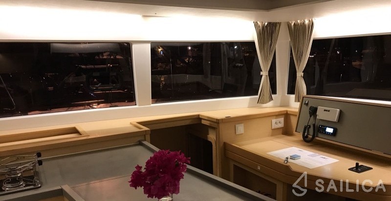 Lagoon 450 S - 4 + 2 cab. - Yacht Charter Sailica