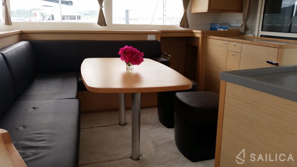 Lagoon 450 S - 4 + 2 cab. - Yacht Charter Sailica