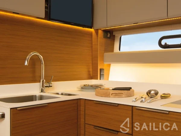 Bavaria S40 Open - Yacht Charter Sailica
