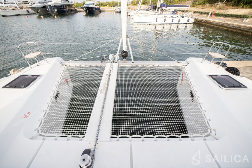 Lagoon 42 - Yacht Charter Sailica