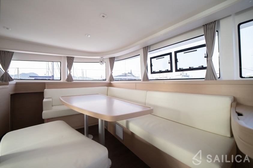 Lagoon 42 - Yacht Charter Sailica
