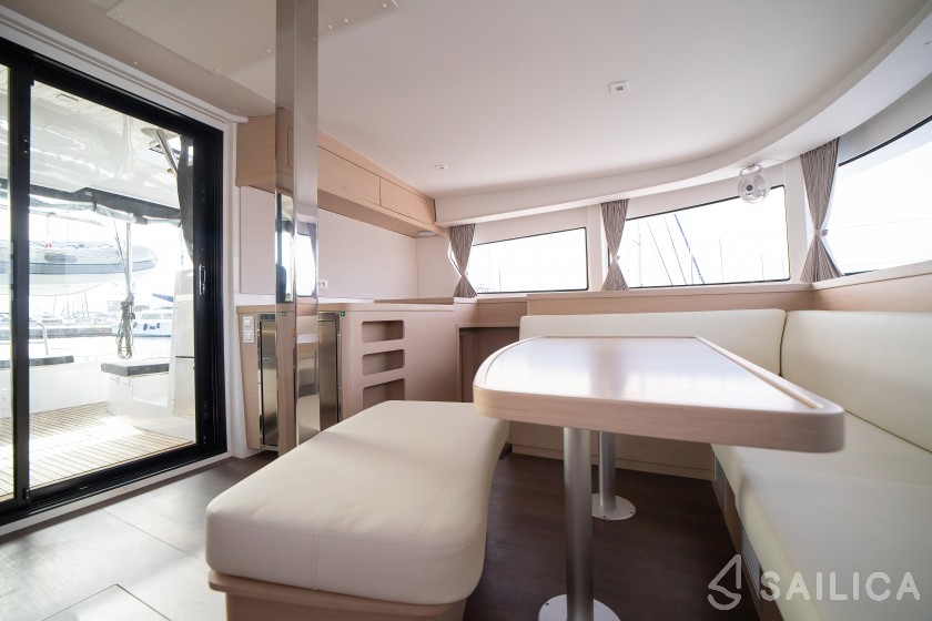 Lagoon 42 - Yacht Charter Sailica