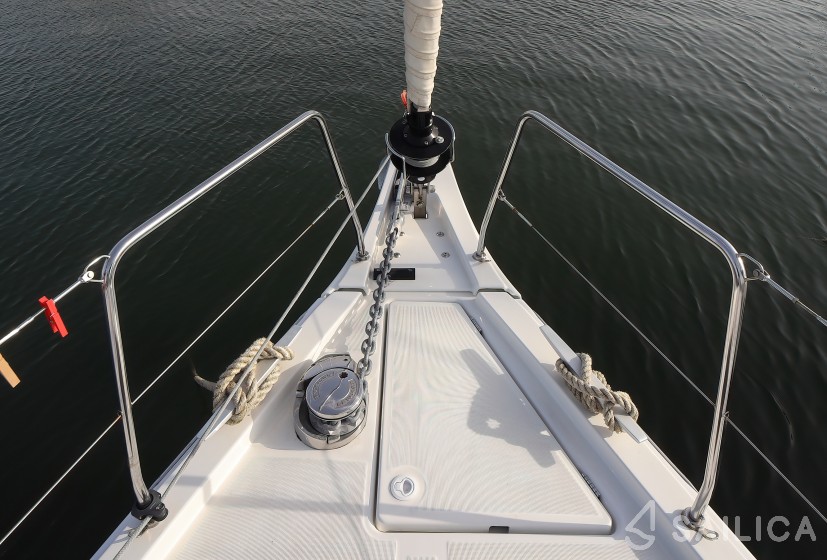 Oceanis 51.1 - Yacht Charter Sailica
