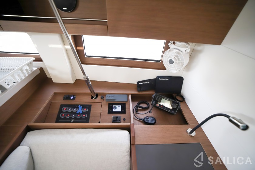 Oceanis 51.1 - Yacht Charter Sailica