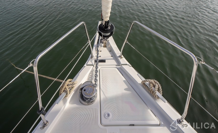 Oceanis 51.1 - Yacht Charter Sailica
