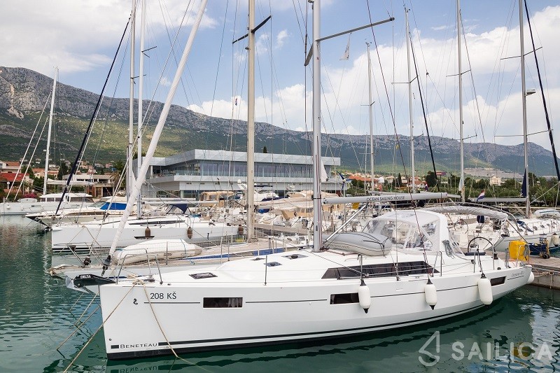 Oceanis 41.1 - Yacht Charter Sailica