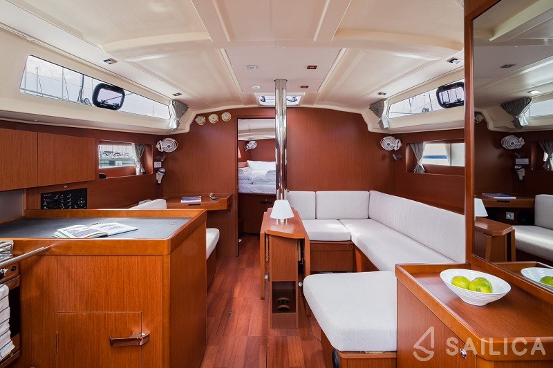 Oceanis 41.1 - Yacht Charter Sailica