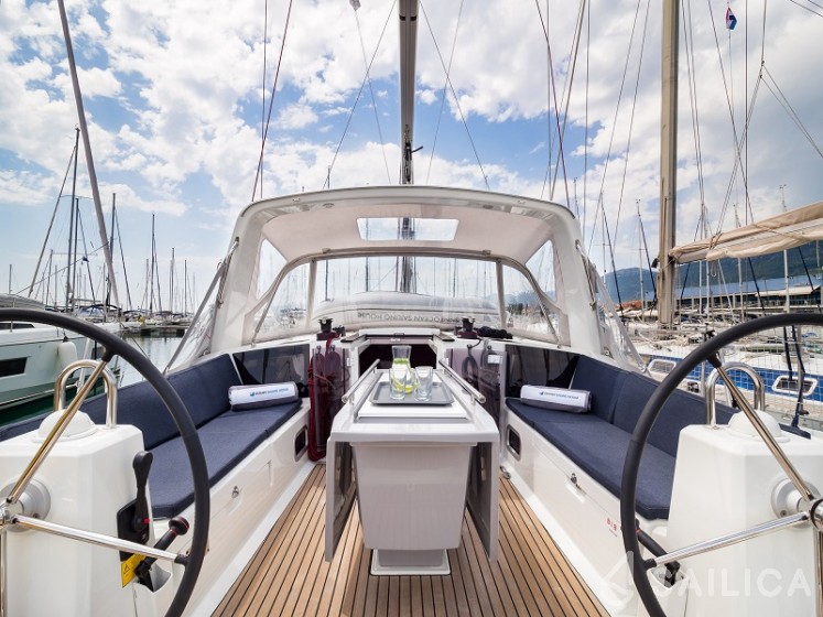 Oceanis 41.1 - Yacht Charter Sailica