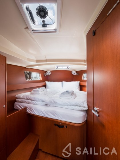 Oceanis 41.1 - Yacht Charter Sailica