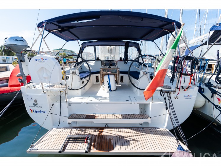 Oceanis 40.1 - Yacht Charter Sailica