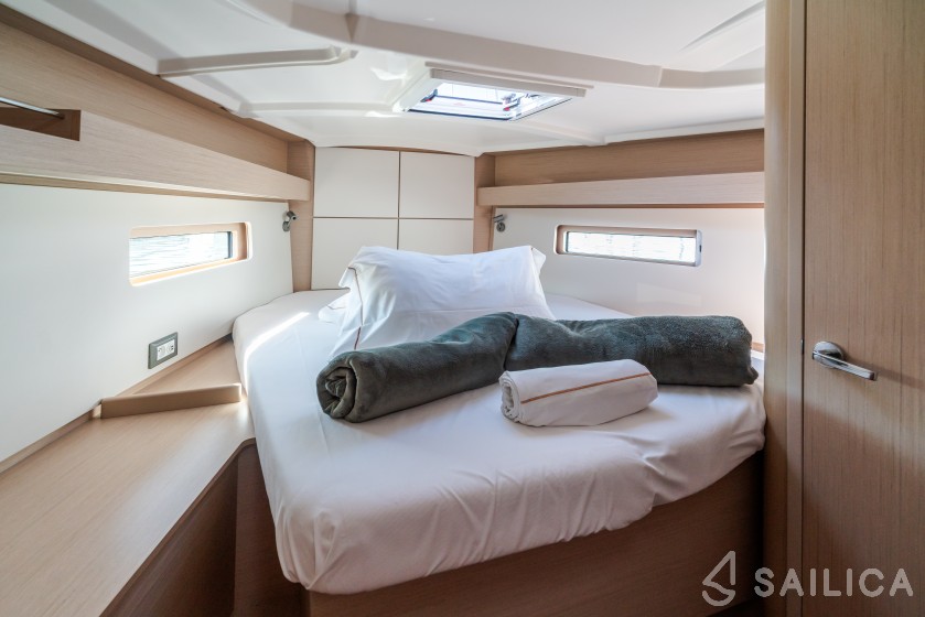 Oceanis 40.1 - Yacht Charter Sailica