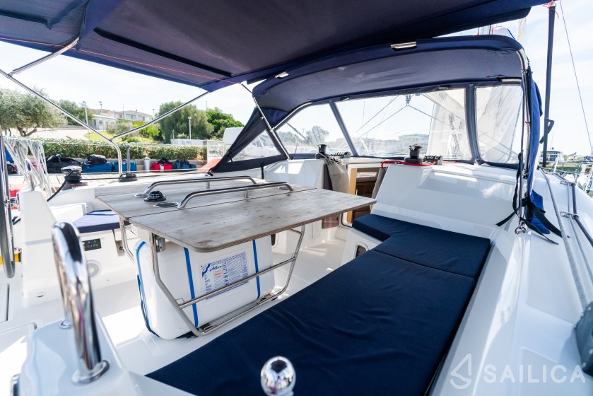 Oceanis 40.1 - Yacht Charter Sailica