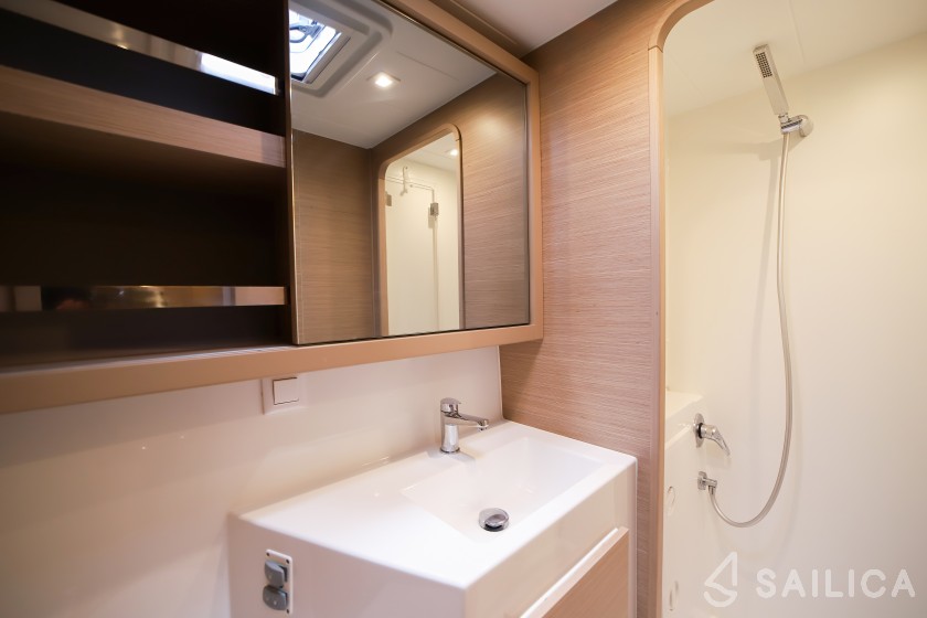 Lagoon 42 - Yacht Charter Sailica