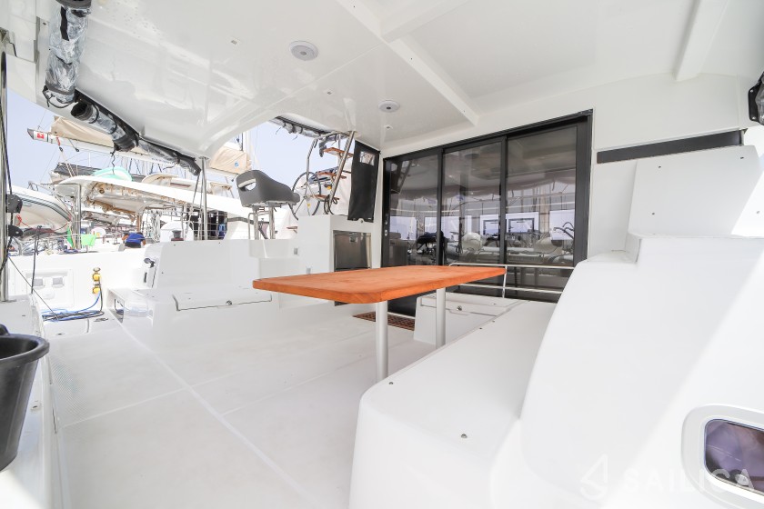 Lagoon 42 - Yacht Charter Sailica