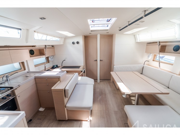 Oceanis 51.1 - Yacht Charter Sailica