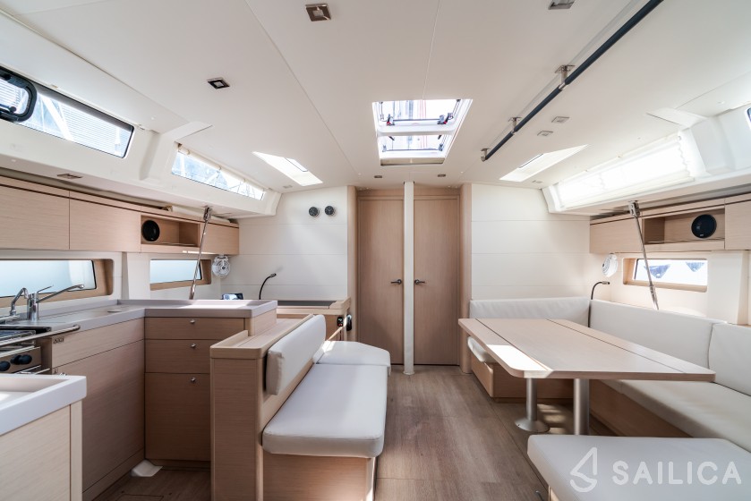 Oceanis 51.1 - Yacht Charter Sailica