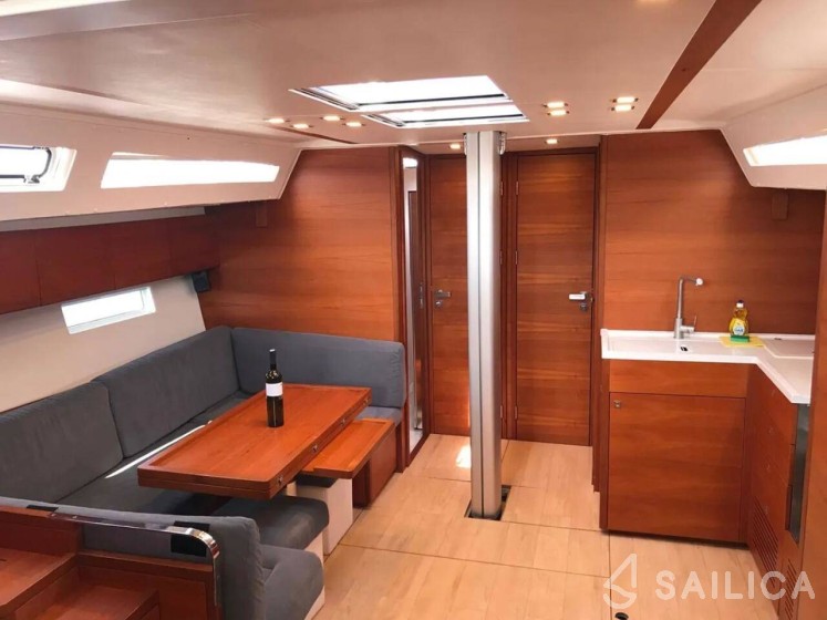 More 55 - Yacht Charter Sailica