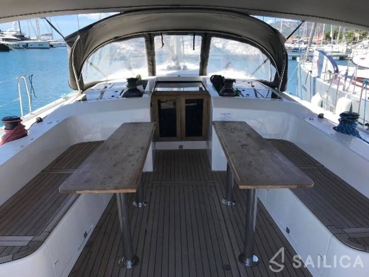 More 55 - Yacht Charter Sailica