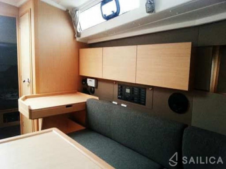 Oceanis 38 - Yacht Charter Sailica