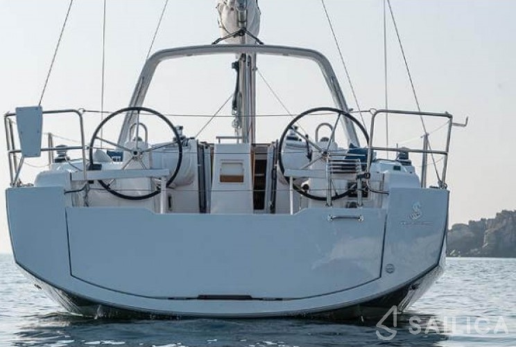 Oceanis 38 - Yacht Charter Sailica