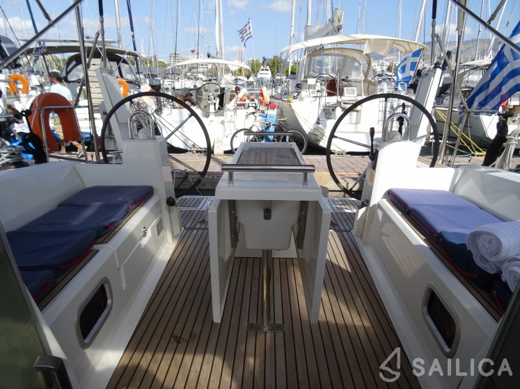 Oceanis 38 - Yacht Charter Sailica
