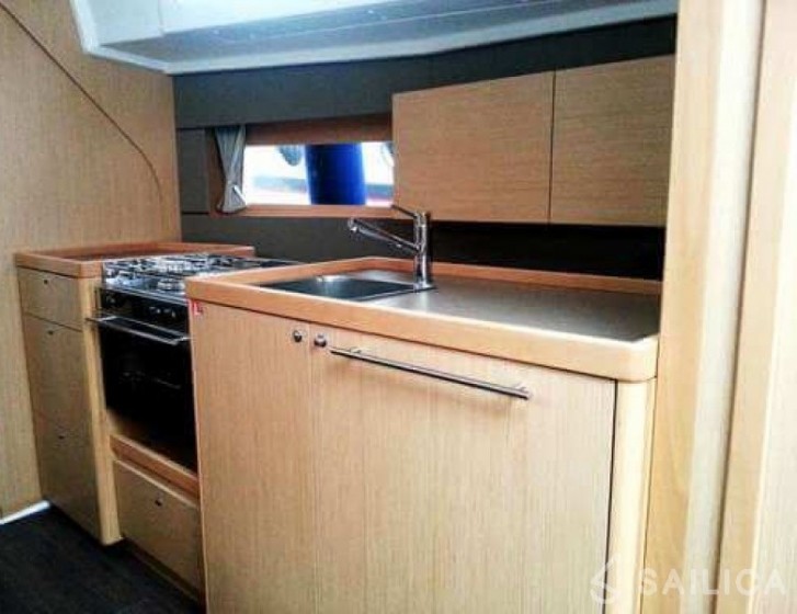 Oceanis 38 - Yacht Charter Sailica