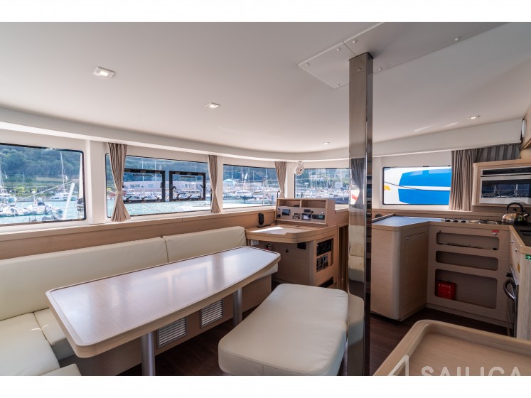 Lagoon 42 - Yacht Charter Sailica