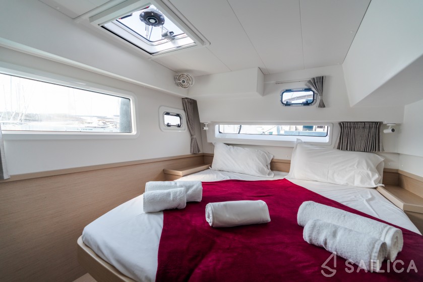 Lagoon 42 - Yacht Charter Sailica