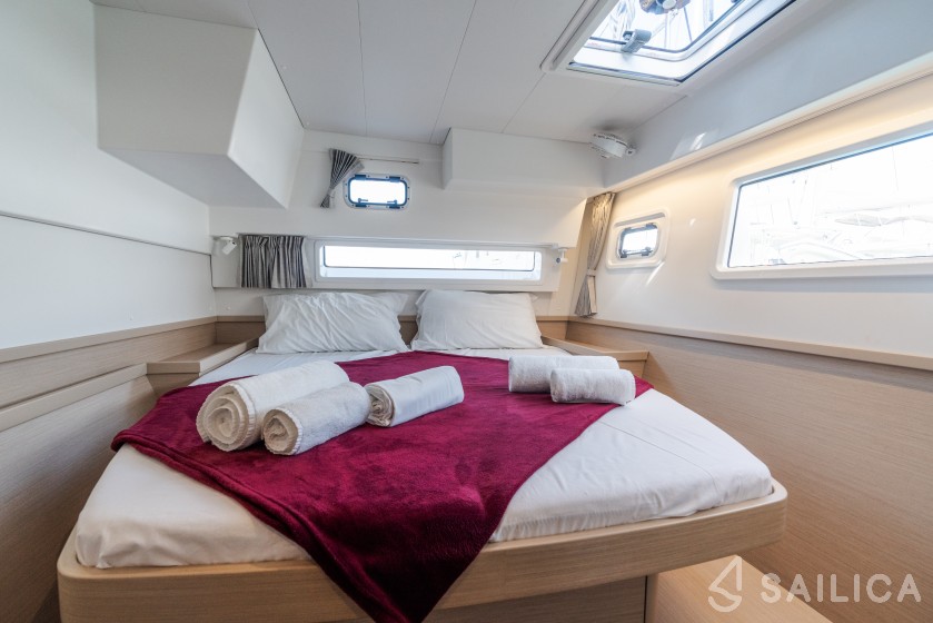 Lagoon 42 - Yacht Charter Sailica