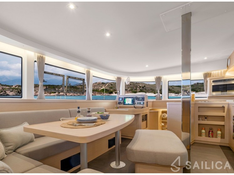 Lagoon 42 - Yacht Charter Sailica